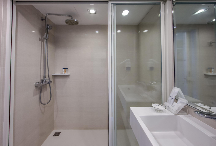 Bathroom 12