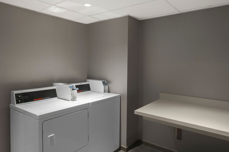 Bathroom 3, Courtyard by Marriott Chicago at Medical District/UIC, Cook
