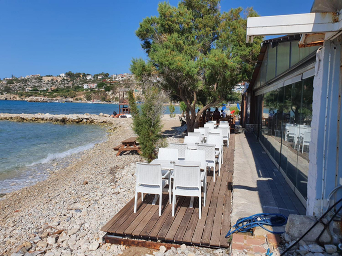 Others 5, old zorbas place, Crete