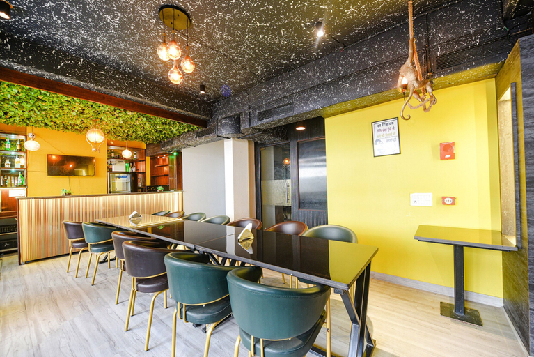 Food & Drinks 3, Fabhotel Prime Viraj Inn, Sahibzada Ajit Singh Nagar
