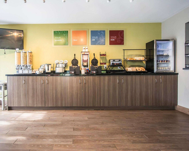 Food & Drinks 5, Clarion Pointe Campbellton, Restigouche