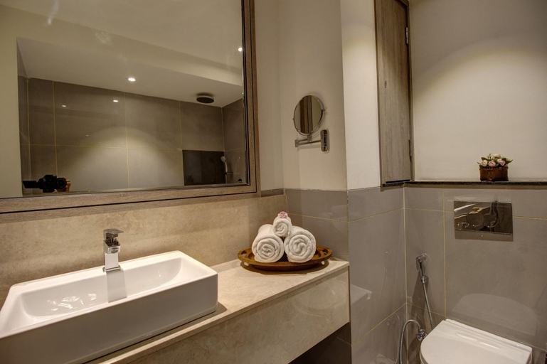Bathroom 5, Rhythm Gurugram - Hotel & Suites, Gurgaon