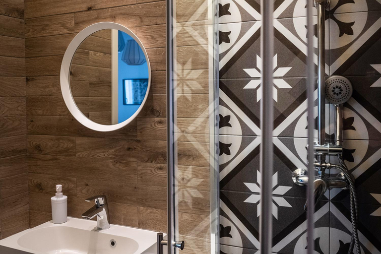 Bathroom 3, Dohany Street Delight, Budapesti