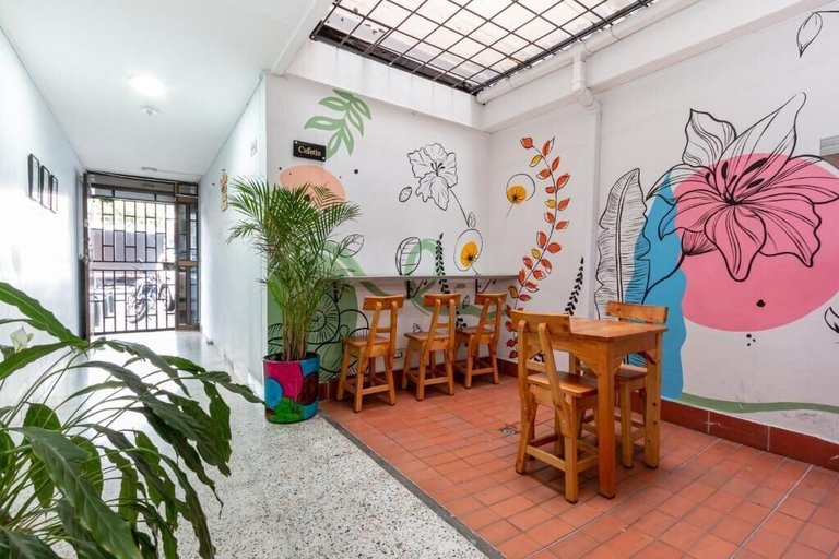 Others 5, Hotel Guayanes 70, Medellín