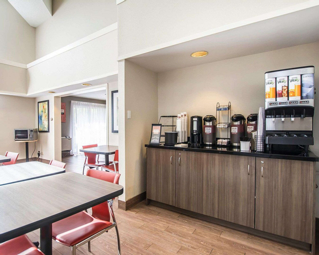 Food & Drinks 4, Comfort Inn, Restigouche