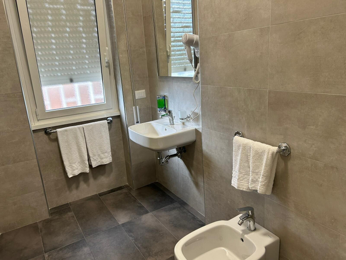 Bathroom 5, Villa Angeli - Casa per Ferie, Rome