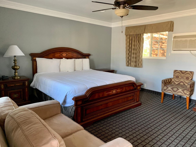 Bedroom 3, Viking Motel, Ventura