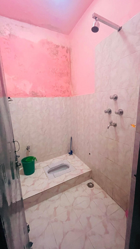 Bathroom, hotel khana 100, Gandaki