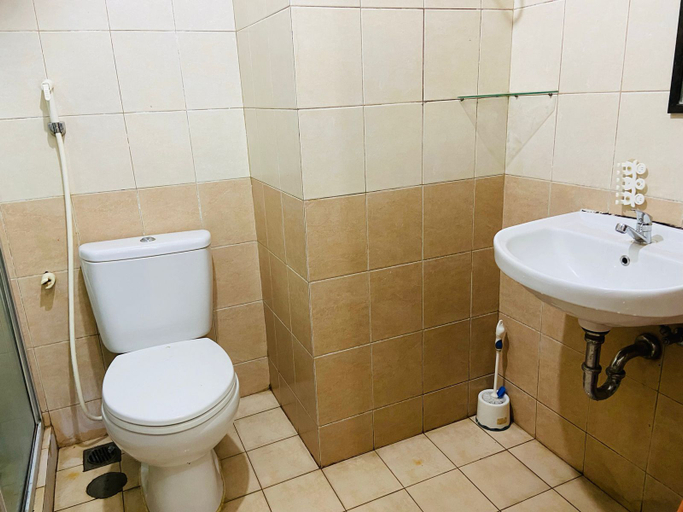 Bathroom 3, Apartemen Paladian Kelapa Gading Syariah, North Jakarta