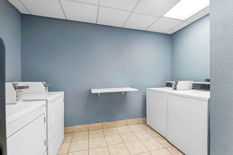 Bathroom 3, Suburban Studios Orlando - Ocoee/Winter Garden, Orange
