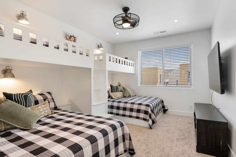 Bedroom 3, Paddleboard Paradise home, Washington