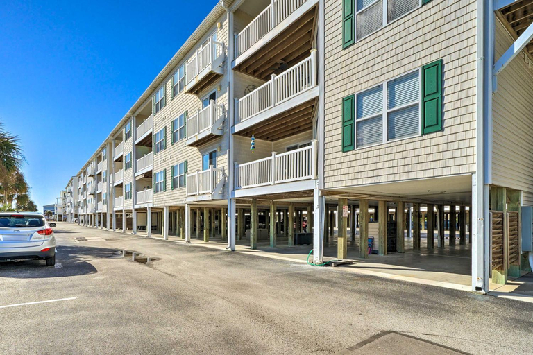 Oak Island Condo - Walk to the Beach!, Brunswick