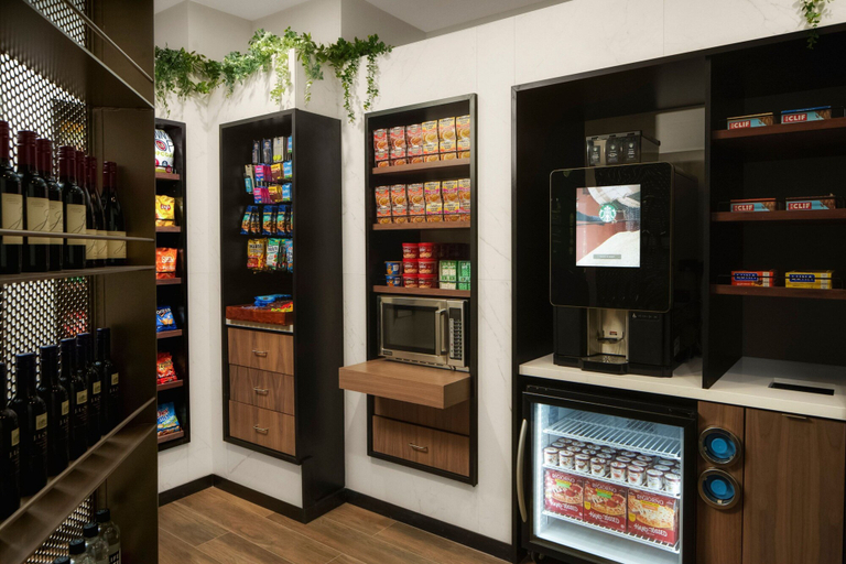 Food & Drinks 5, Courtyard by Marriott Chicago at Medical District/UIC, Cook