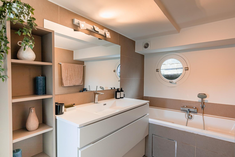 Bedroom 3, Peniche de prestige a Namur avec vue sur la Citadelle - A l'Abordage - By Voyages Copine, Namur