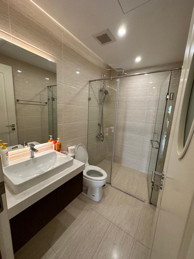 Bathroom 16
