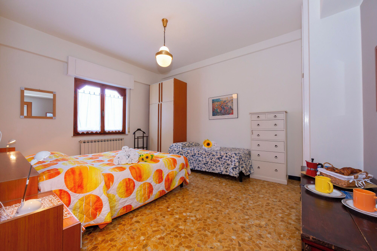 Bedroom 5, Bluemind Apartment 500 mt from sea, Savona