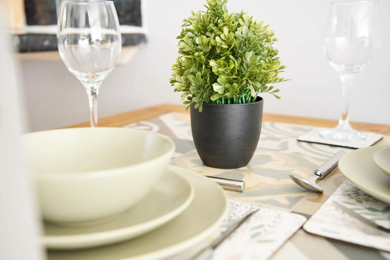 Food & Drinks 3, Rotherwood Apartment, East Dunbartonshire