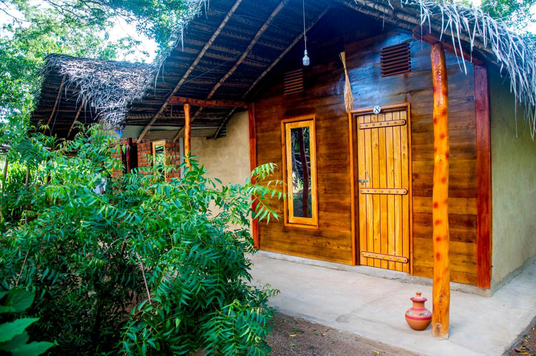 Others 4, Hotel Chanaya, Ambanpola