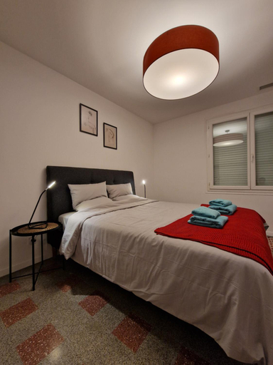 3, maison PING ,en face des arenes, Hérault