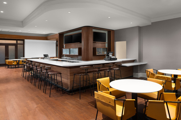 Food & Drinks 4, Courtyard by Marriott Chicago at Medical District/UIC, Cook