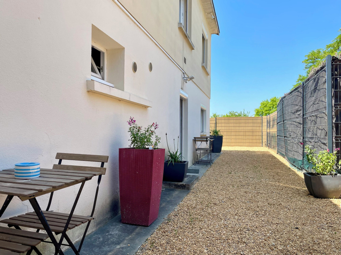 Exterior & Views 18