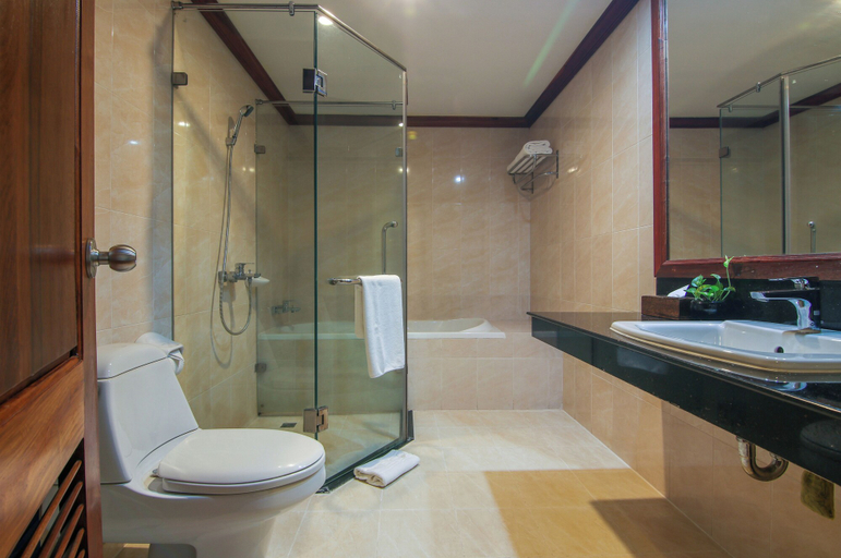 Bathroom 5, Cheathata CTS Hotel Siem Reap, Siem Reap