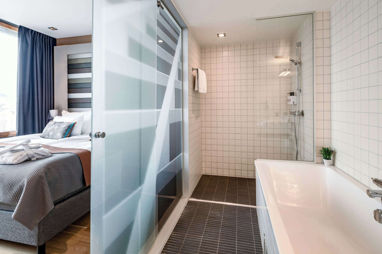 Bathroom 5, Quality Hotel 33, Oslo