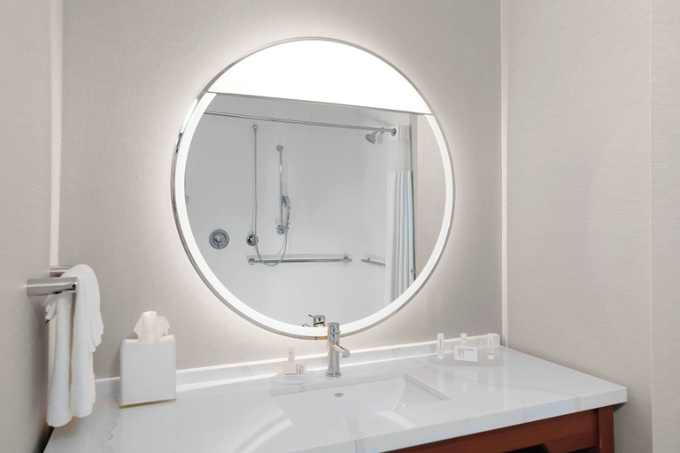 Bathroom 5, Courtyard by Marriott Thomasville Downtown, Thomas
