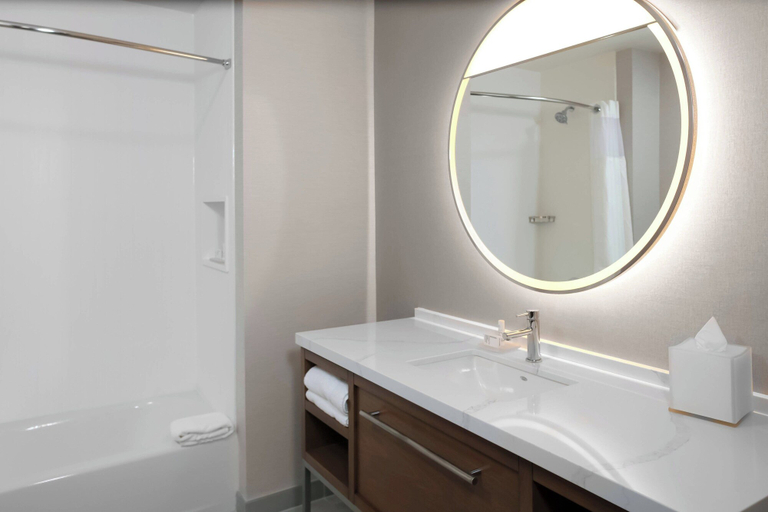 Bathroom 5, Courtyard by Marriott Thomasville Downtown, Thomas
