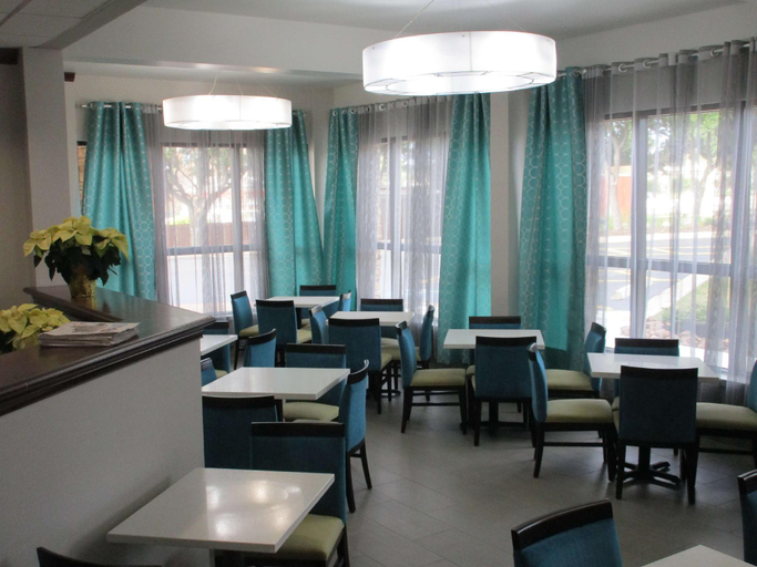Food & Drinks 4, Clarion Pointe near Medical Center, Bexar