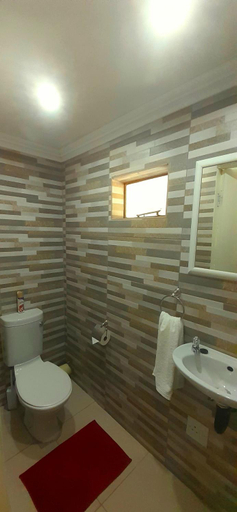 Bathroom 2, The Dream Guesthouse, Gert Sibande