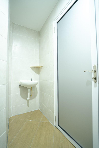 Bathroom 12
