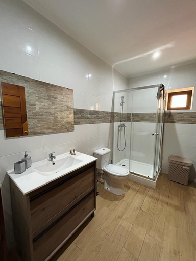 Bathroom 4, Hotel Kenito, Água Grande