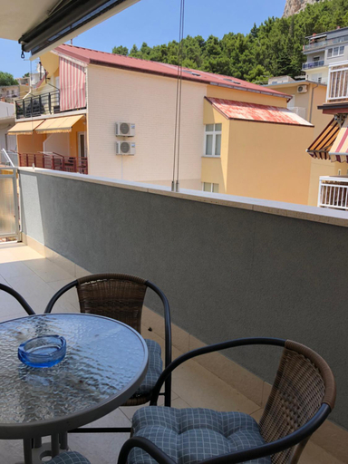 Others 3, Omis - private Ensuite room with balcony - hotel style, Omiš
