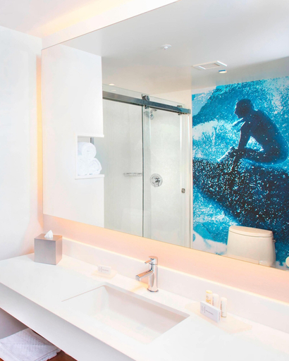 Bathroom 5, Courtyard by Marriott Santa Monica, Los Angeles