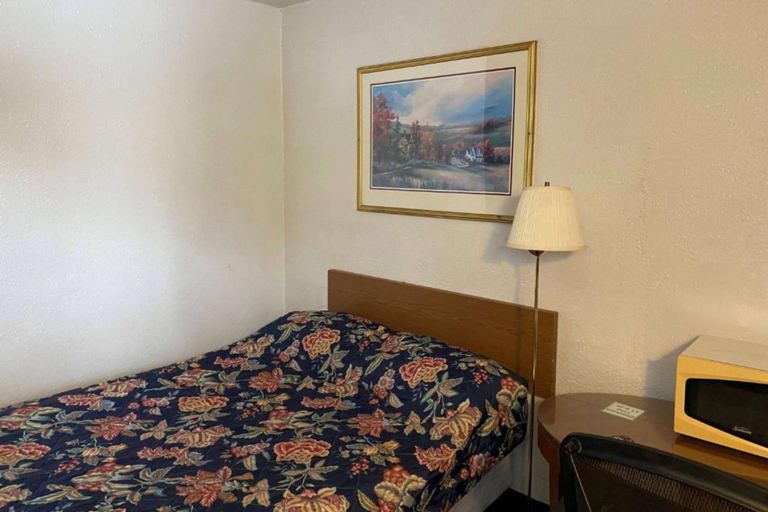 Bedroom 5, Super 8 by Wyndham Rockford South, Winnebago