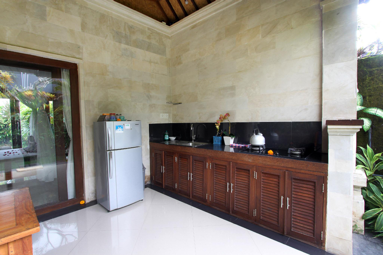 Dining Room 9