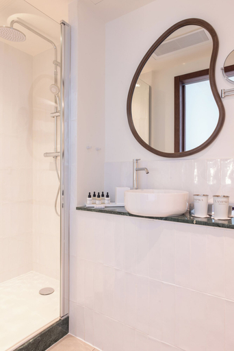 Bathroom 3, Le Lampika Hôtel, Paris