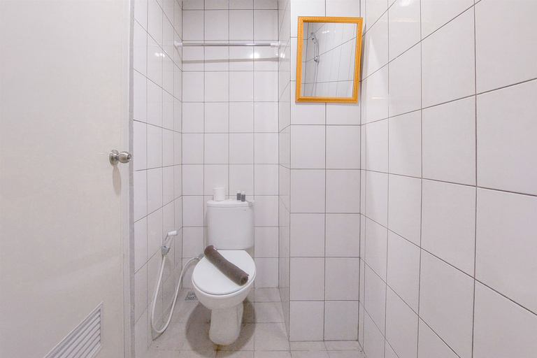 Bathroom 5, Good and Homey Studio Apartment at Sudimara Forestwalk By Travelio, Tangerang Selatan