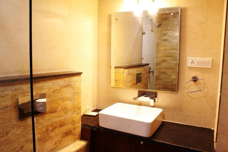 Bathroom 4, The Vrindwoods, Mathura