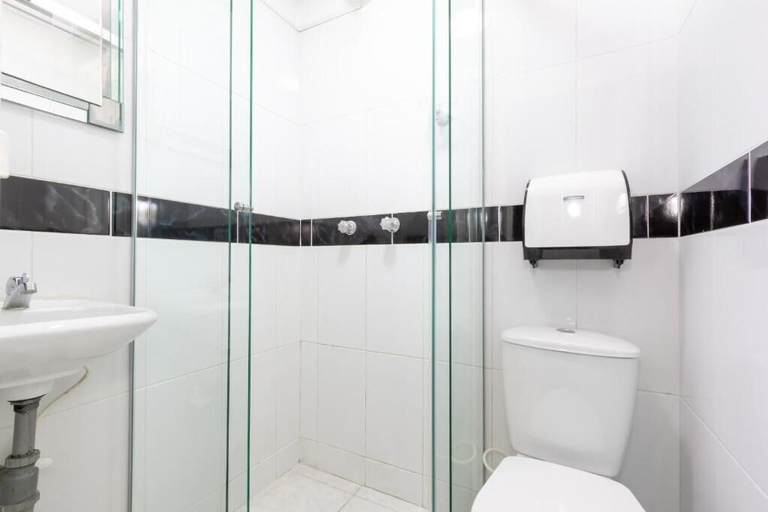 Bathroom 4, Hotel Guayanes 70, Medellín