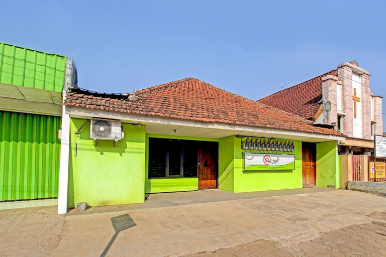 Exterior & Views 2, SPOT ON 91521 Mayong Guesthouse, Jepara