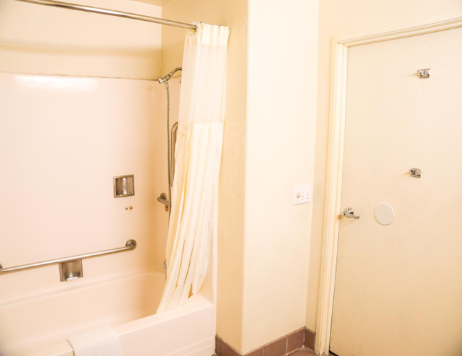 Bathroom 3, Budget Inn Phoenix, Maricopa