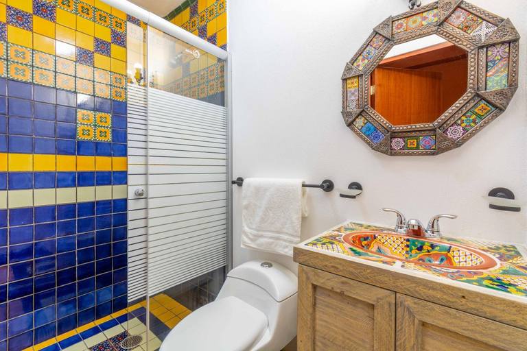 Bathroom 3, Casa Márquez, León