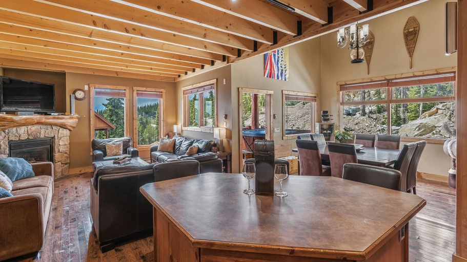 Food & Drinks 4, Forest Lane Hideaway - Luxurious Family Friendly Home with Private Hot Tub, Kootenay Boundary