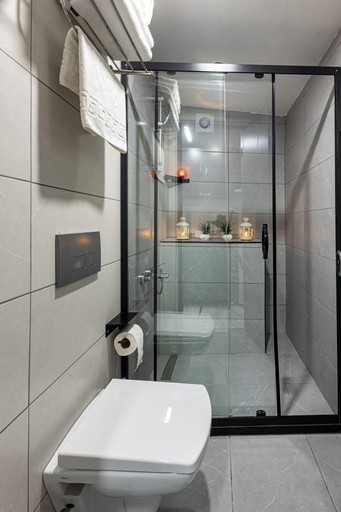 Bathroom 3, Apollo Hotel & Apartments, Beyoğlu