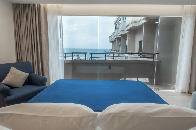 Exterior & Views 22