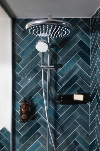 Bathroom 4, Hôtel de la Couronne, Haute-Savoie