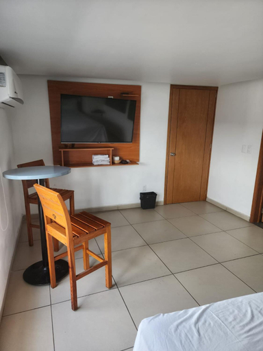 Others 4, MOTEL PREMIER, Zapopan