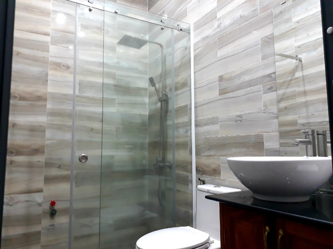 Bathroom 4, Adora Central Park hostel with rooftop and floating market tour, Ninh Kiều